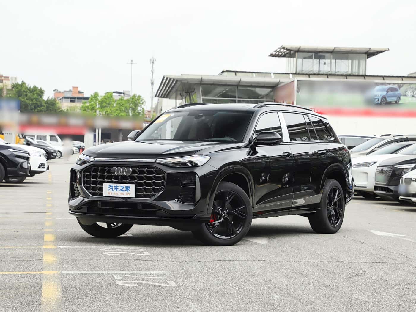 AUDI Q6