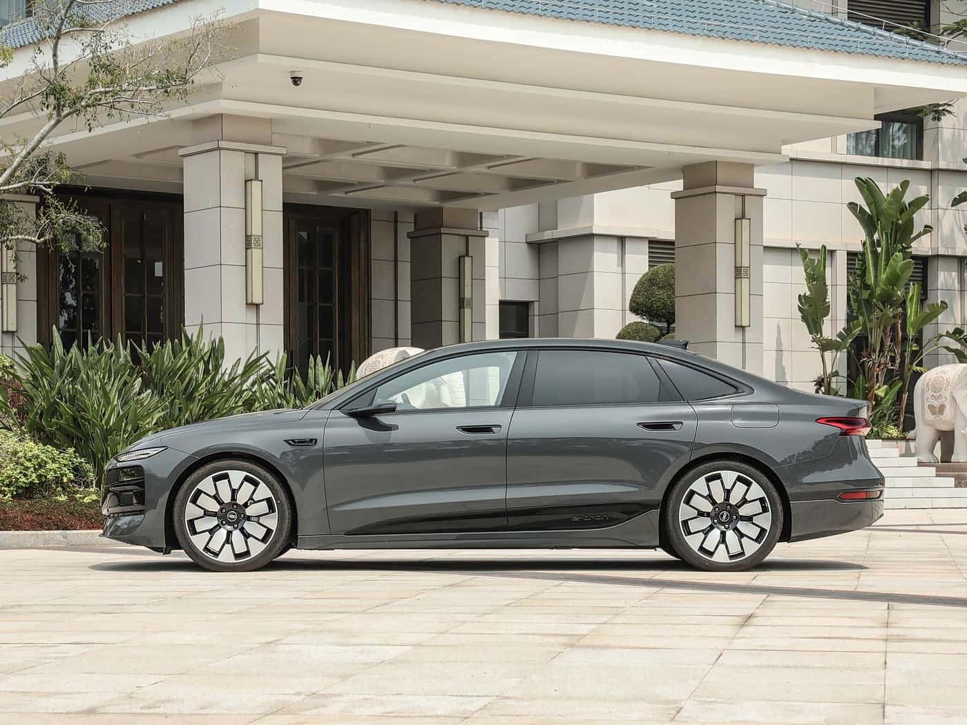 Audi A6L e-tron, фото 2