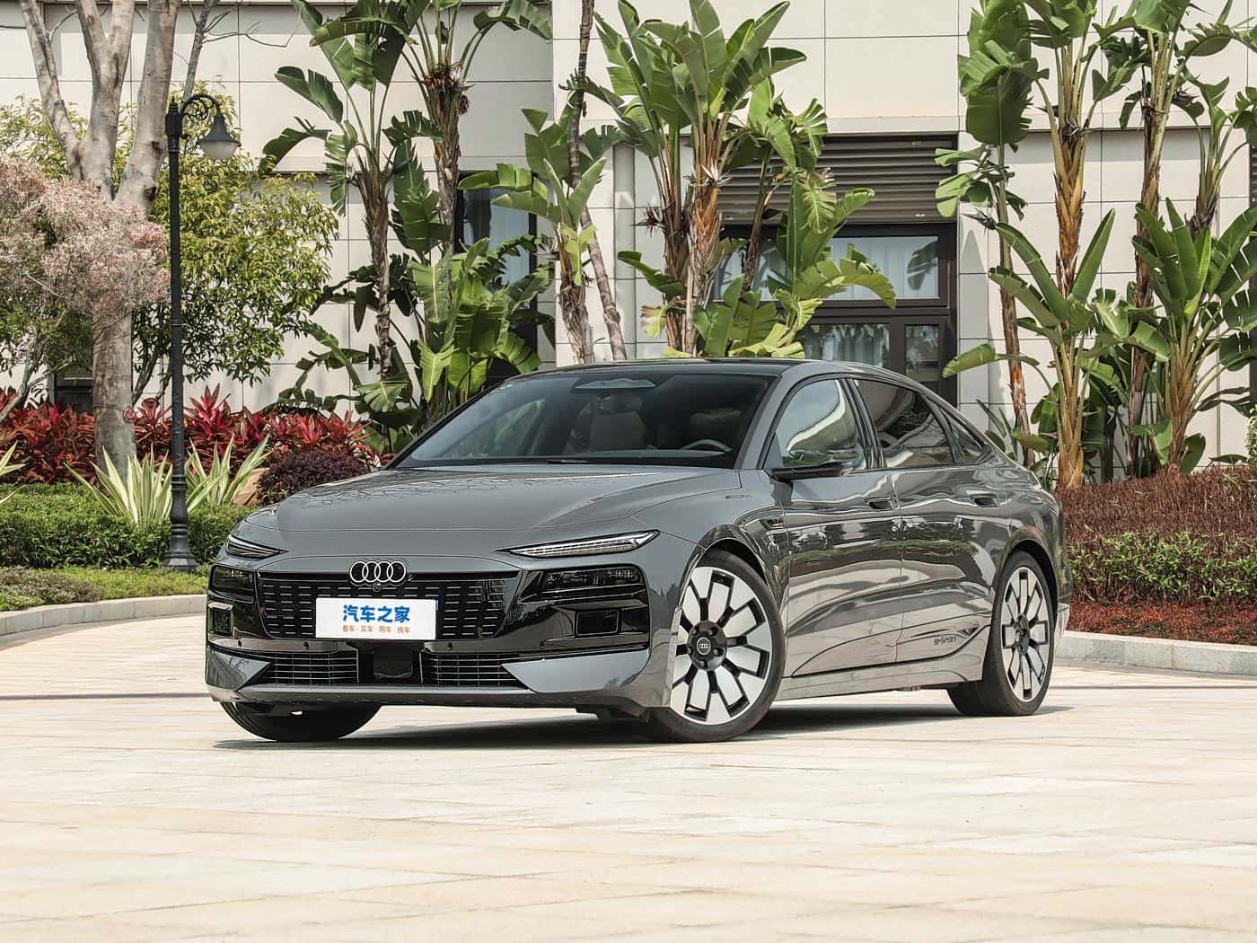Audi A6L e-tron, фото 1