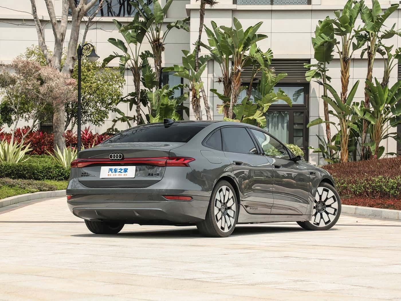 Audi A6L e-tron, фото 3