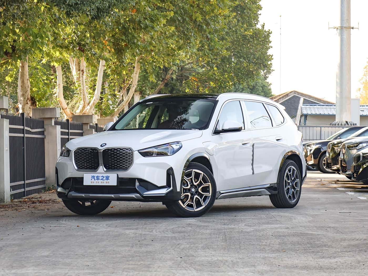 BMW iX1