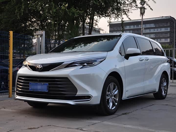 Toyota Sienna 2024